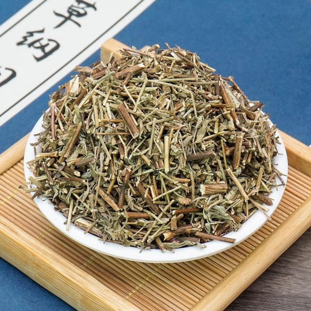 A white ceramic dish filled with premium dried Xiangru stems and leaves, ready for an easy, naturally caffeine-free everyday brew.